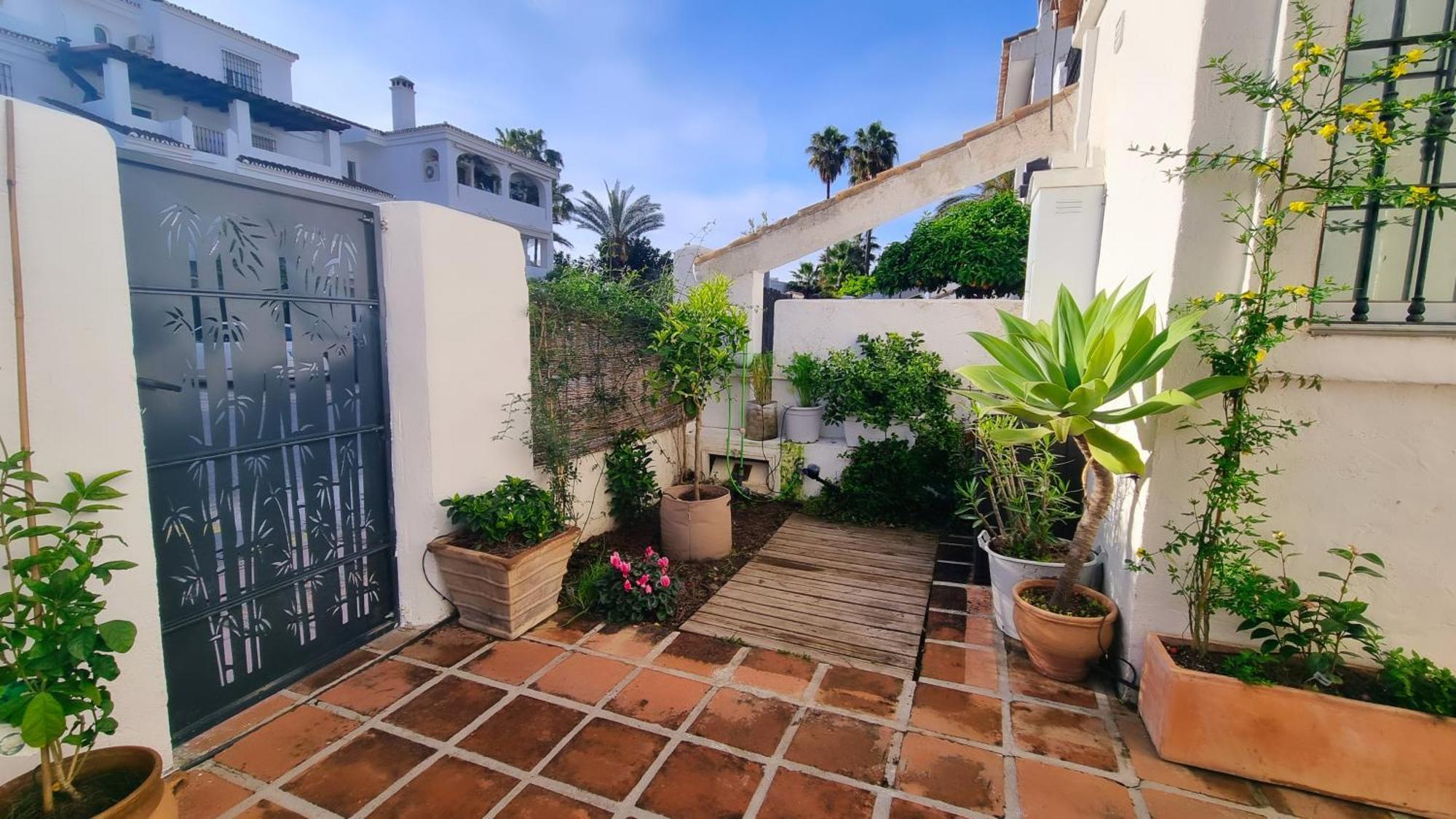 Вілла 4 Bed House With Pool Walk To Puerto Banus Fast Internet Марбелья Екстер'єр фото